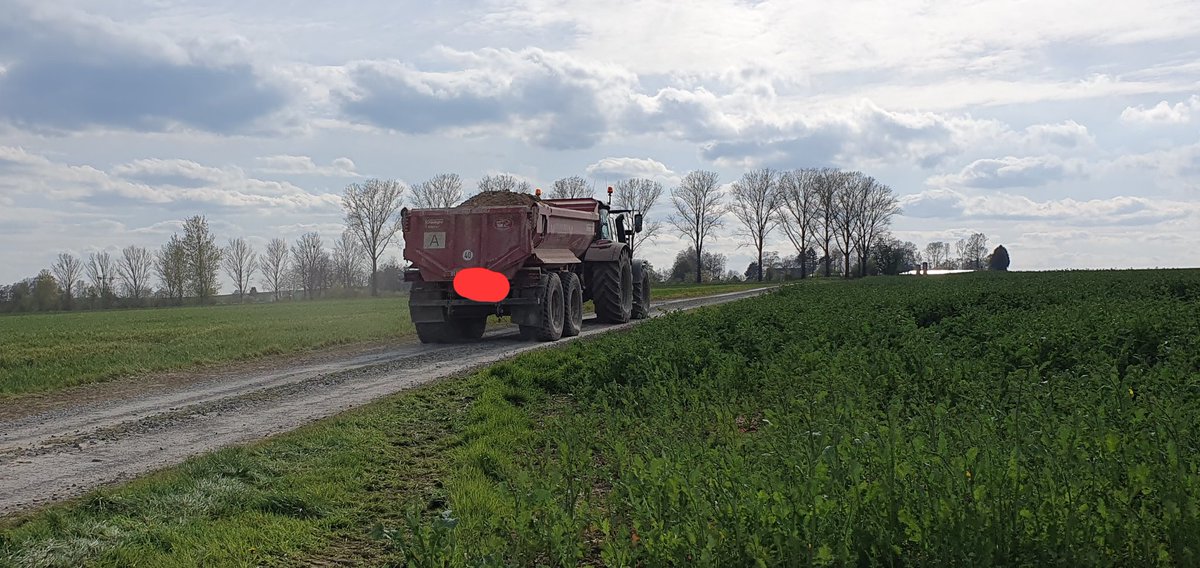 MauliBewohner's tweet photo. Tägliche Nutzung der Feldwege durch die Bau-ARGE. Die Stadt #Homberg lässt sich viel Geld durch die Lappen gehen, warum? https://t.co/ogPJLAUMLz