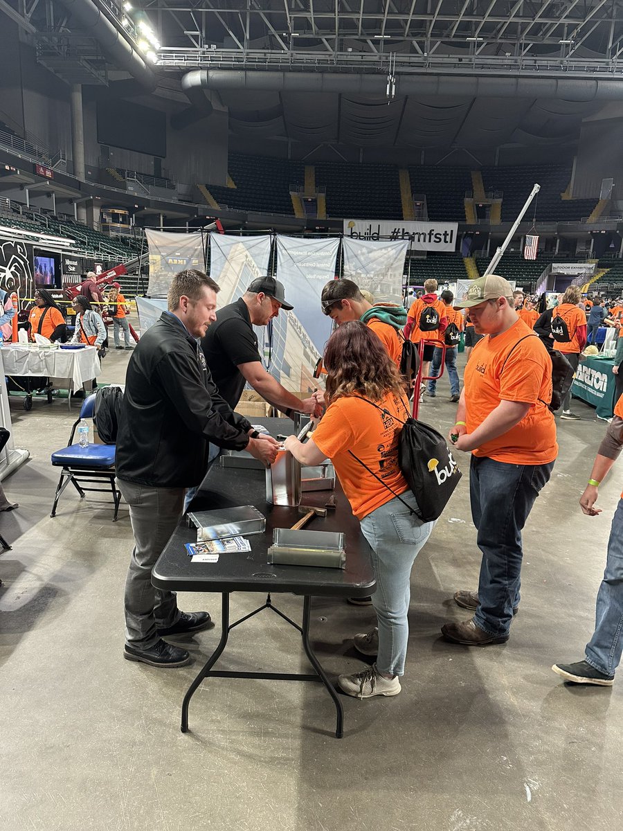 MrMeyersTBHS's tweet photo. Our students had the opportunity to participate in the 2nd annual Build My Future career fair at the Family Arena. A great opportunity to meet &amp; talk with business partners about post secondary options featuring hands-on exhibits &amp; virtual reality simulation
@BuildMyFutureMO https://t.co/pvdG9y4tDR