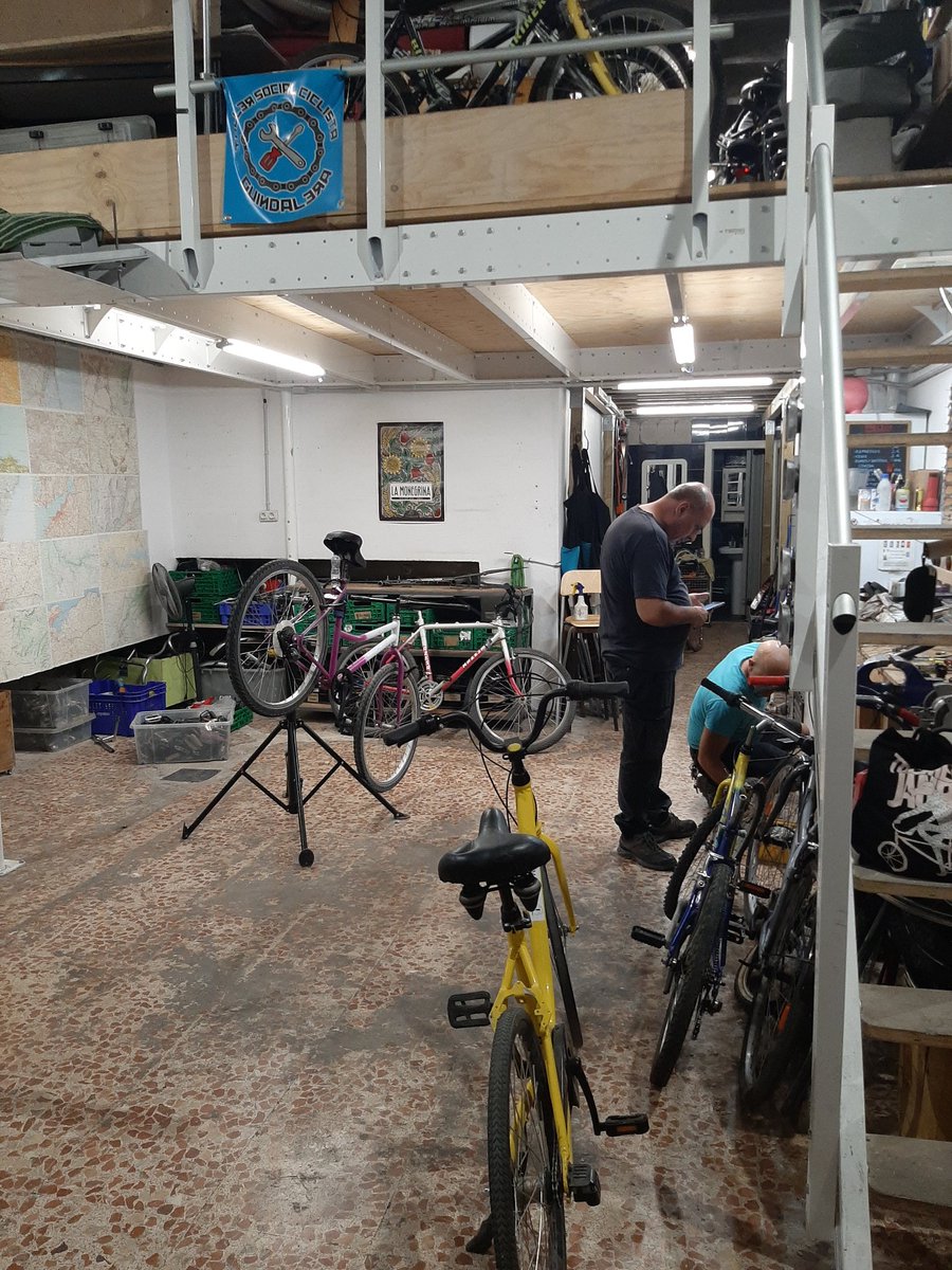 biciclona's tweet photo. Coses boniques de Madrid 👀 @TallerBiciGDTN @pedalibre 

#30DAB #30DOB #30DEB https://t.co/nVMEDQrA8P