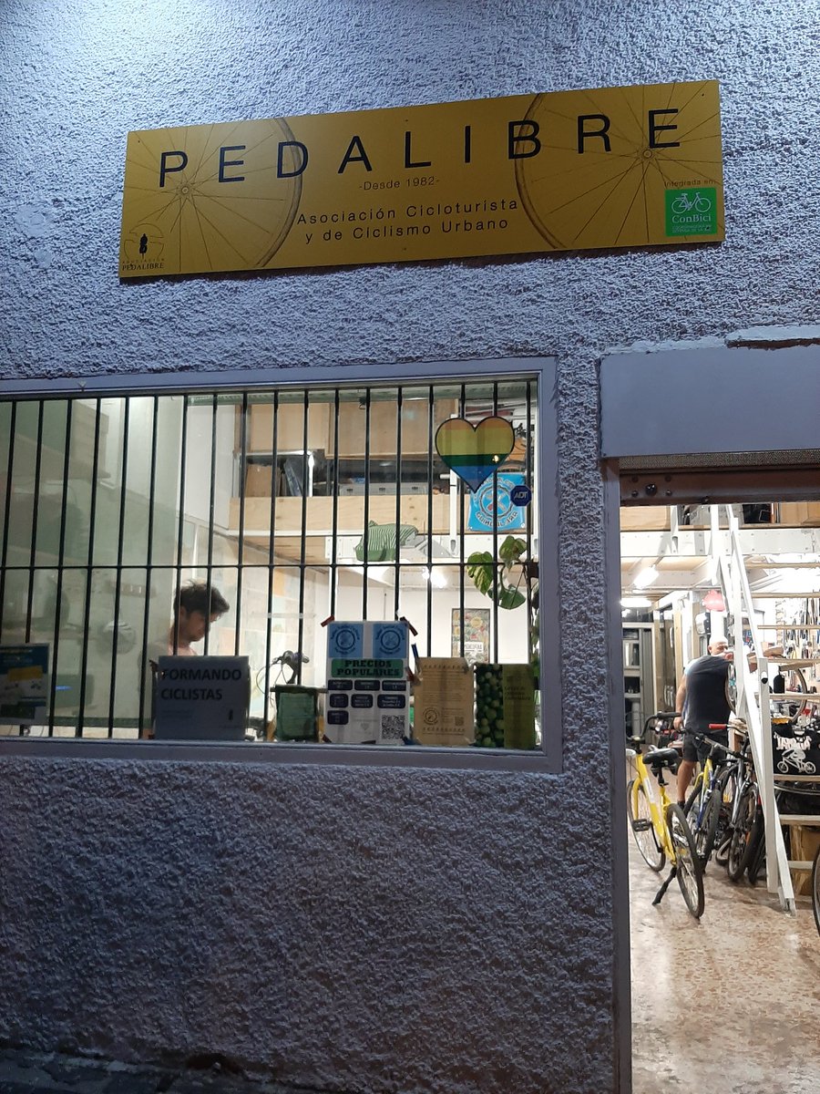 biciclona's tweet photo. Coses boniques de Madrid 👀 @TallerBiciGDTN @pedalibre 

#30DAB #30DOB #30DEB https://t.co/nVMEDQrA8P