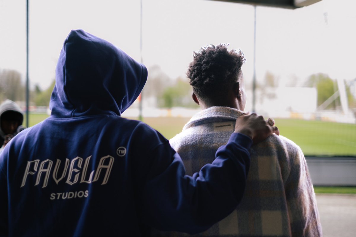 AFCAjax's tweet photo. 🧏‍♂️ @KudusMohammedGH hearing @Stonebwoy’s new music for the first time 🇬🇭 https://t.co/yEZfRFmqhg