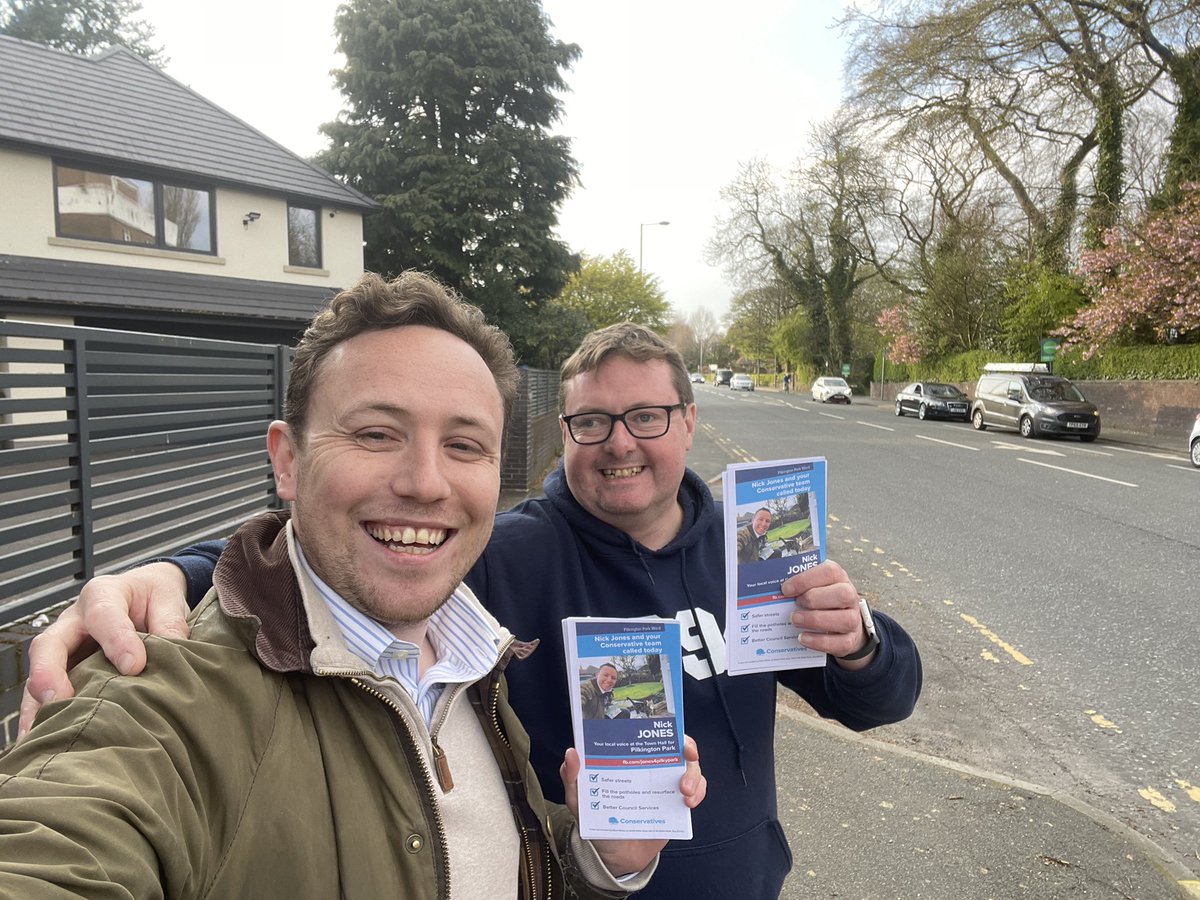 JonesNick_UK's tweet photo. Blue skies in Pilkington Park tonight
Great night out speaking to residents
#reportingback #torydoorstep https://t.co/P4QmiT1lZ0
