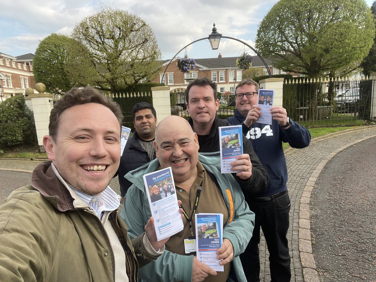 JonesNick_UK's tweet photo. Blue skies in Pilkington Park tonight
Great night out speaking to residents
#reportingback #torydoorstep https://t.co/P4QmiT1lZ0
