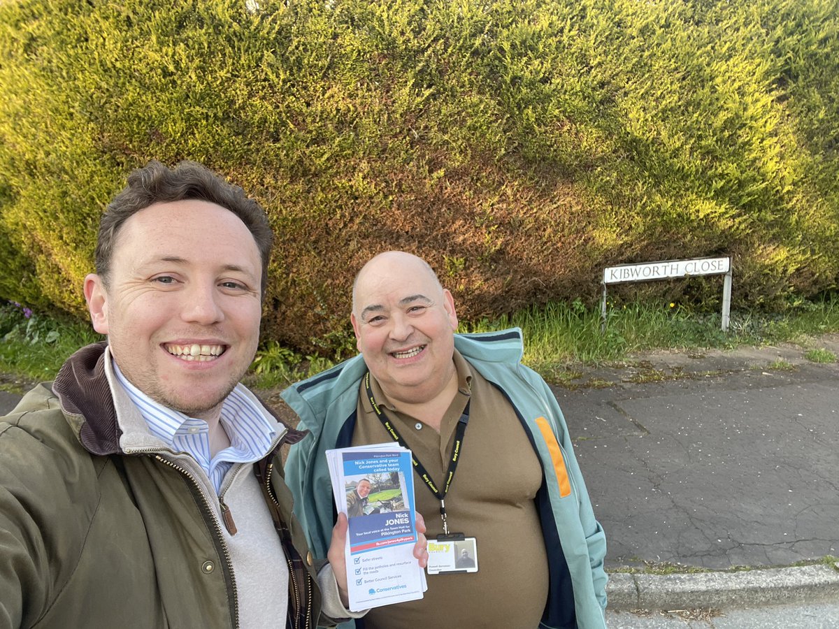 JonesNick_UK's tweet photo. Blue skies in Pilkington Park tonight
Great night out speaking to residents
#reportingback #torydoorstep https://t.co/P4QmiT1lZ0