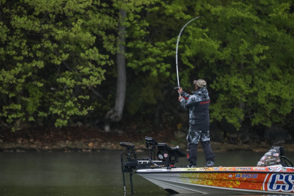 MajorLeagueFish's tweet photo. Can Curtis Shaw maintain his lead on Lake Chickamauga and make Championship Thursday for @Toyota Series Presented by @phoenixbassboat Central Division event? Log onto https://t.co/rSvmNb83I2 at 3 p.m. ET to find out!
#WEAREbassfishing #liveweighin https://t.co/oAhfhaYB1K