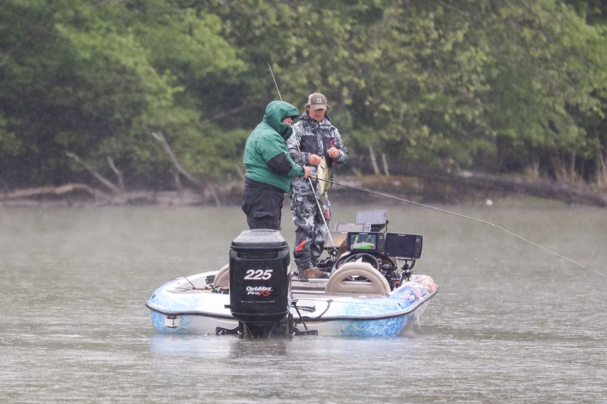 MajorLeagueFish's tweet photo. Can Curtis Shaw maintain his lead on Lake Chickamauga and make Championship Thursday for @Toyota Series Presented by @phoenixbassboat Central Division event? Log onto https://t.co/rSvmNb83I2 at 3 p.m. ET to find out!
#WEAREbassfishing #liveweighin https://t.co/oAhfhaYB1K