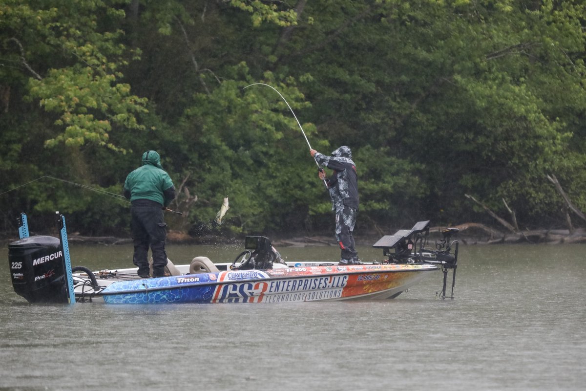 MajorLeagueFish's tweet photo. Can Curtis Shaw maintain his lead on Lake Chickamauga and make Championship Thursday for @Toyota Series Presented by @phoenixbassboat Central Division event? Log onto https://t.co/rSvmNb83I2 at 3 p.m. ET to find out!
#WEAREbassfishing #liveweighin https://t.co/oAhfhaYB1K