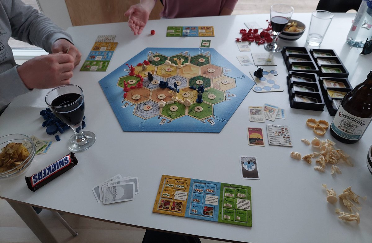 Sonnenblitz2's tweet image. Heute sind wir genug gelaufen. Also wird &quot;die Siedler von Catan&quot; gespielt. 

#Spieleabend #familly