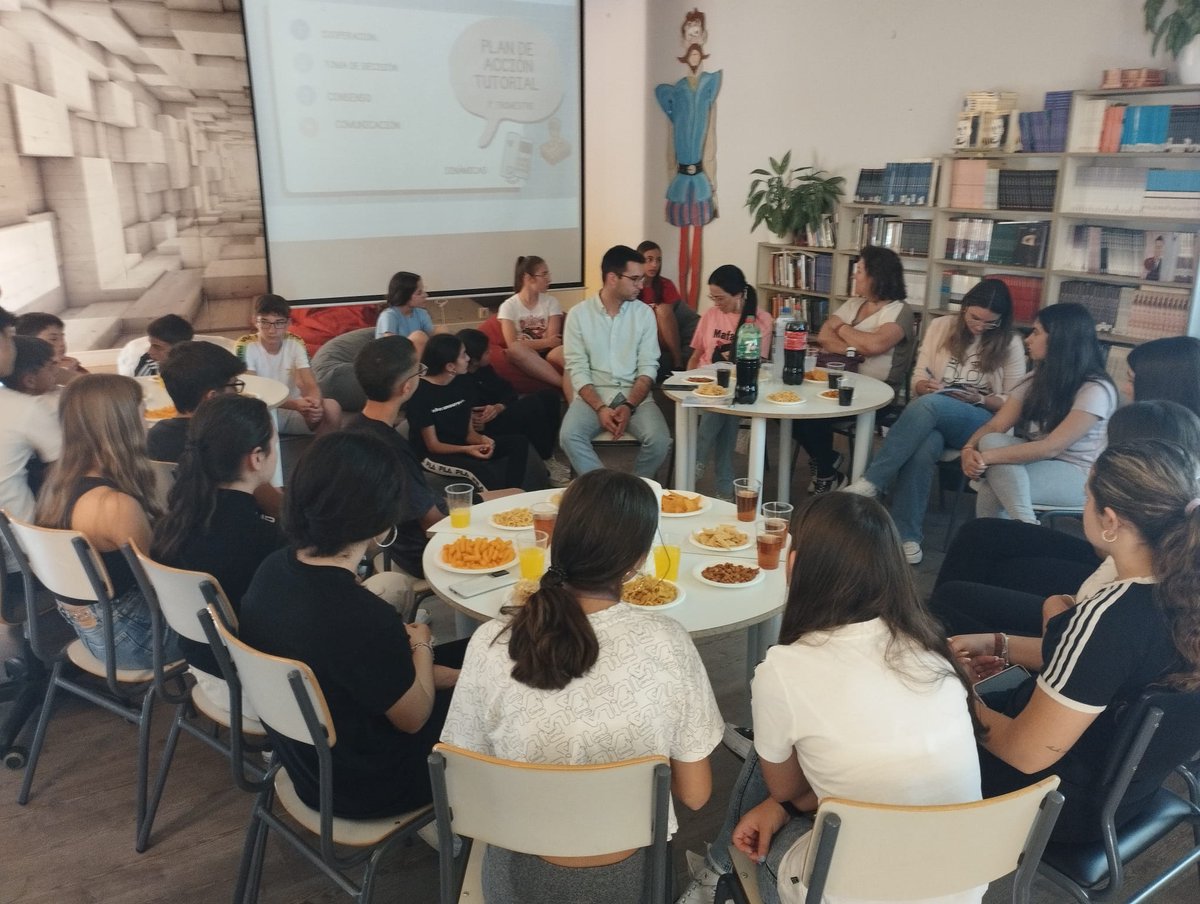 IESO_SlaMesta's tweet photo. Terminamos la jornada #Muévete23 como #CentroObservado. Hoy...
🔹#RobóticaEducativa
🔹Intergeneracional #AGEV, talleres en la residencia de mayores
🔹Funcionamiento del programa #patio
🔹Tertulia con #AlumnosAyudantes https://t.co/WXkclqsxFL