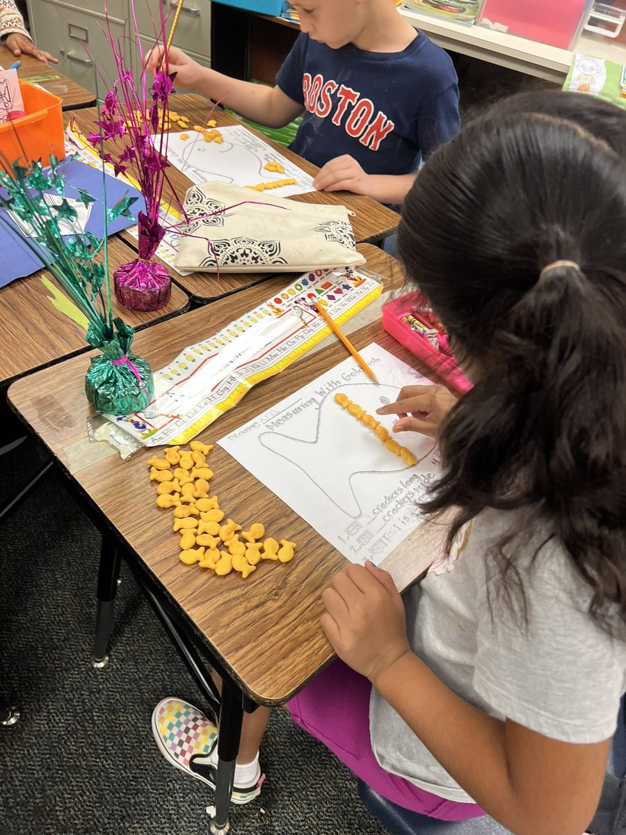 MrsKeelyLewis's tweet photo. Measurement fun with Goldfish! #fabfirsties #promise2purpose @KuehnleKISD @KleinISD https://t.co/J9DYt9EexM