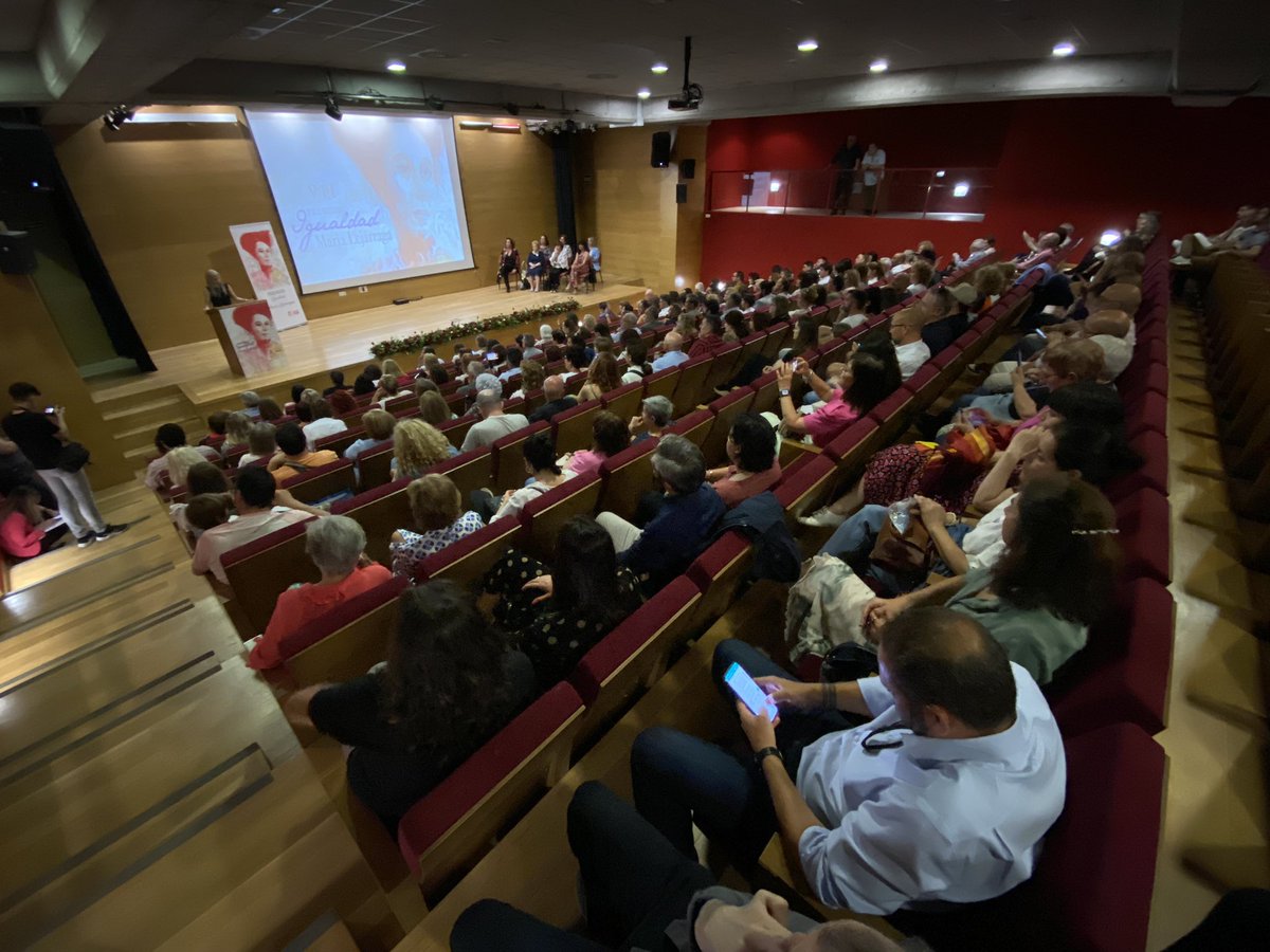 PsoeGranada's tweet photo. 🟣 En el acto de entrega de los VII Premios María Lejárraga, la secretaria provincial de Igualdad, Manuela Bertos, destaca la importancia del feminismo y la igualdad

🗣️  “Somos conscientes de que no existirá recuperación sino es garantizando la igualdad entre mujeres y hombres” https://t.co/0ANLhcVUzz