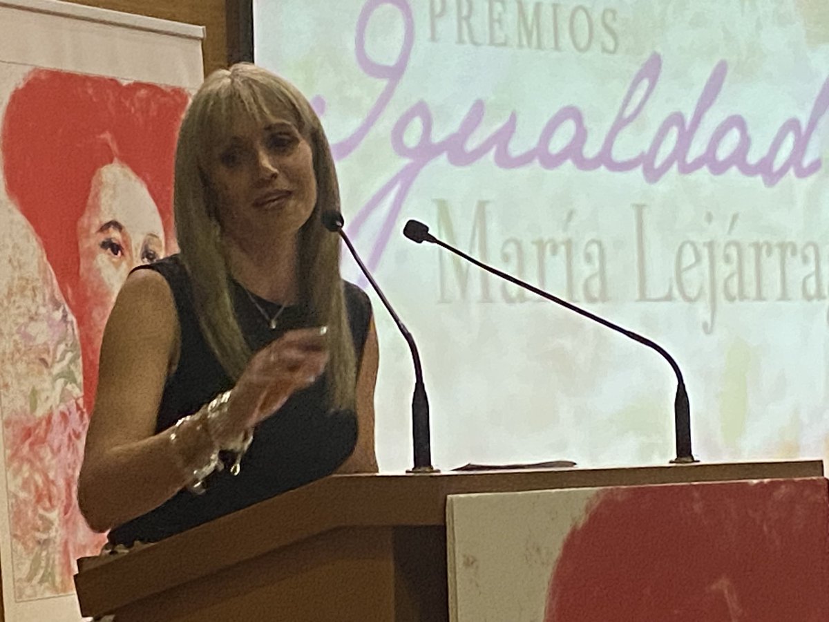 🟣 En el acto de entrega de los VII Premios María Lejárraga, la secretaria provincial de Igualdad, Manuela Bertos, destaca la importancia del feminismo y la igualdad

🗣️  “Somos conscientes de que no existirá recuperación sino es garantizando la igualdad entre mujeres y hombres”