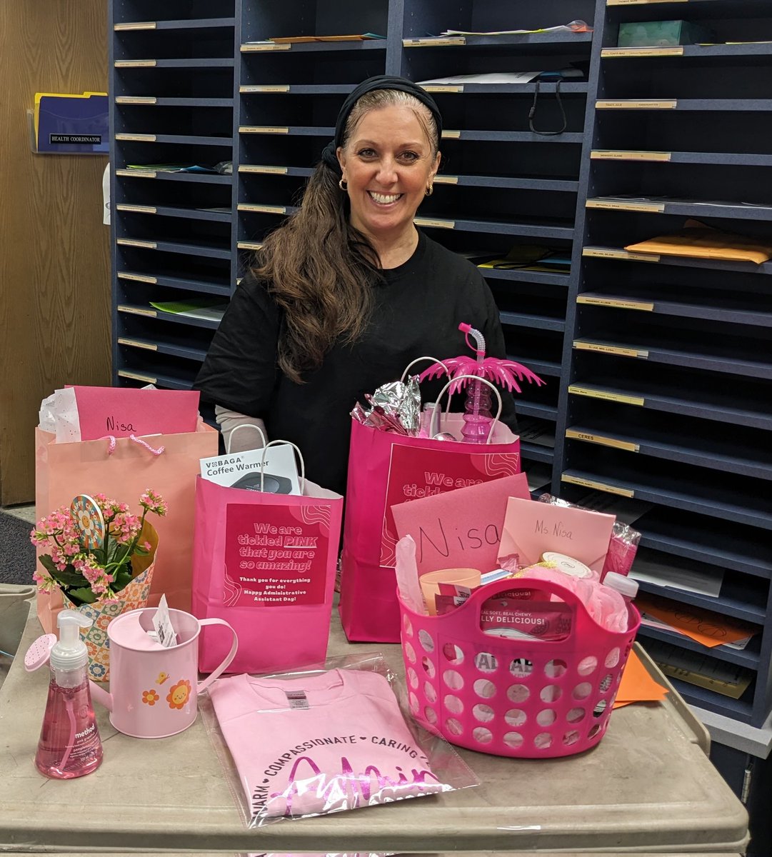 FHTeacher's tweet image. Happy Administrative Assistant Day to the Best! We are tickled pink to have you Nisa! 🌷💗 @FlossmoorHills