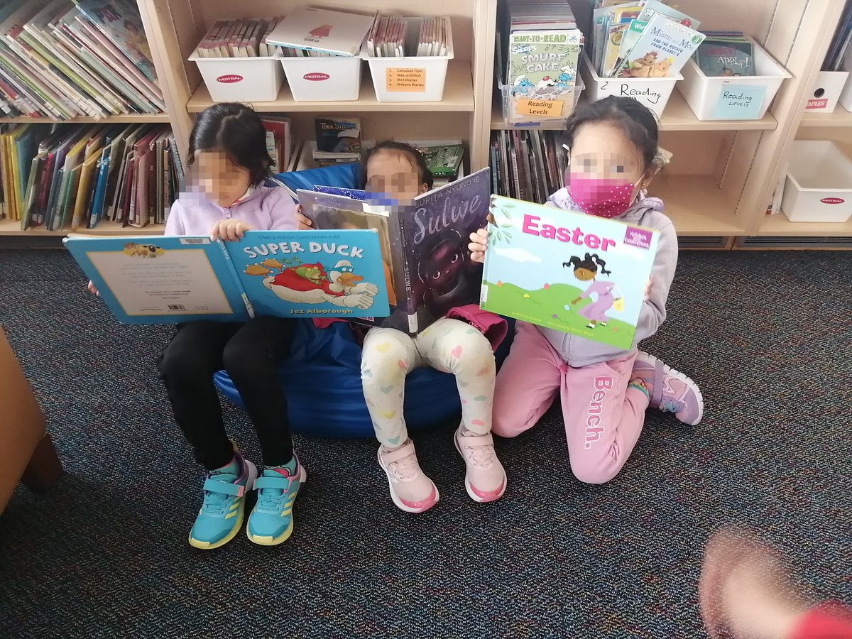 iwong03's tweet photo. K2 exploring the LLC this afternoon. @PDSB_Libraries @RBPSBobcats https://t.co/J8ktq2r3ww
