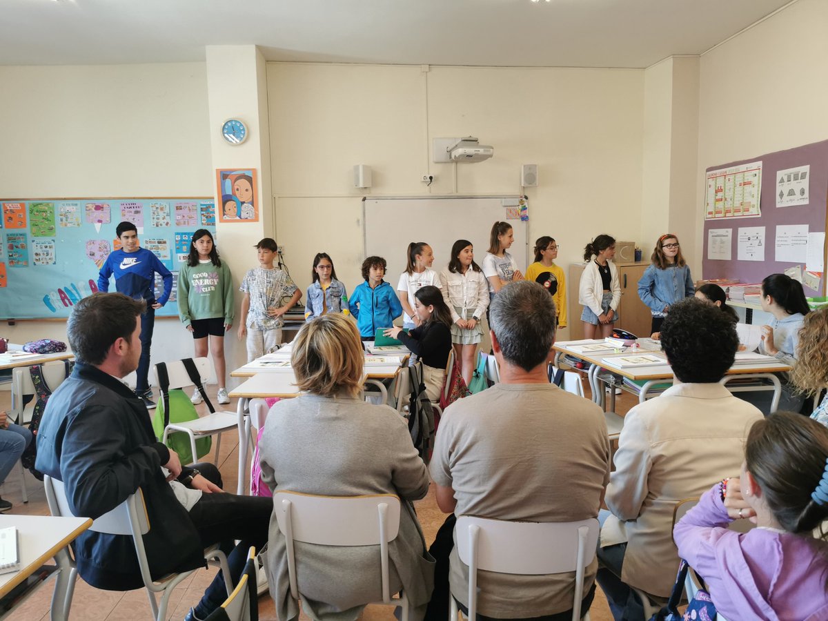 🚸 Avui hem visitat l'escola @MDPIgualada, amb @albaverges i els regidors @nan_valenti i @DavidPrat 💬 Ens hem reunit amb la direcció per conèixer els reptes de futur de l'escola 👏🏼 A més l'alumnat de 6è ens ha ofert una fantàstica presentació del projecte #JoSocDiputat