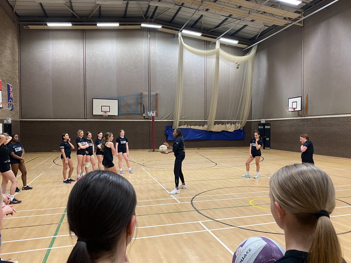 We have had a brilliant evening so far with the U14’s at @northants_storm! Next up, U16 match play. 🏐 @PamelaCookey is sharing her top #netball tips this evening with everyone. #RoleModel #Inspire #TeamMintridge