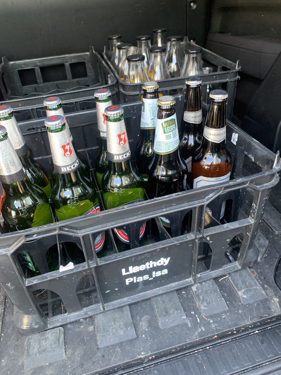 TatwsTrading's tweet photo. I was getting funny looks walking into our #local petrol station with a @llaethdyplasisa milk crate in my hand whatโs wrong with people I didnโt have a #tatws bag in the motor ๐๐๐๐๐๐๐๐๐๐ https://t.co/uF8jDwUM4V