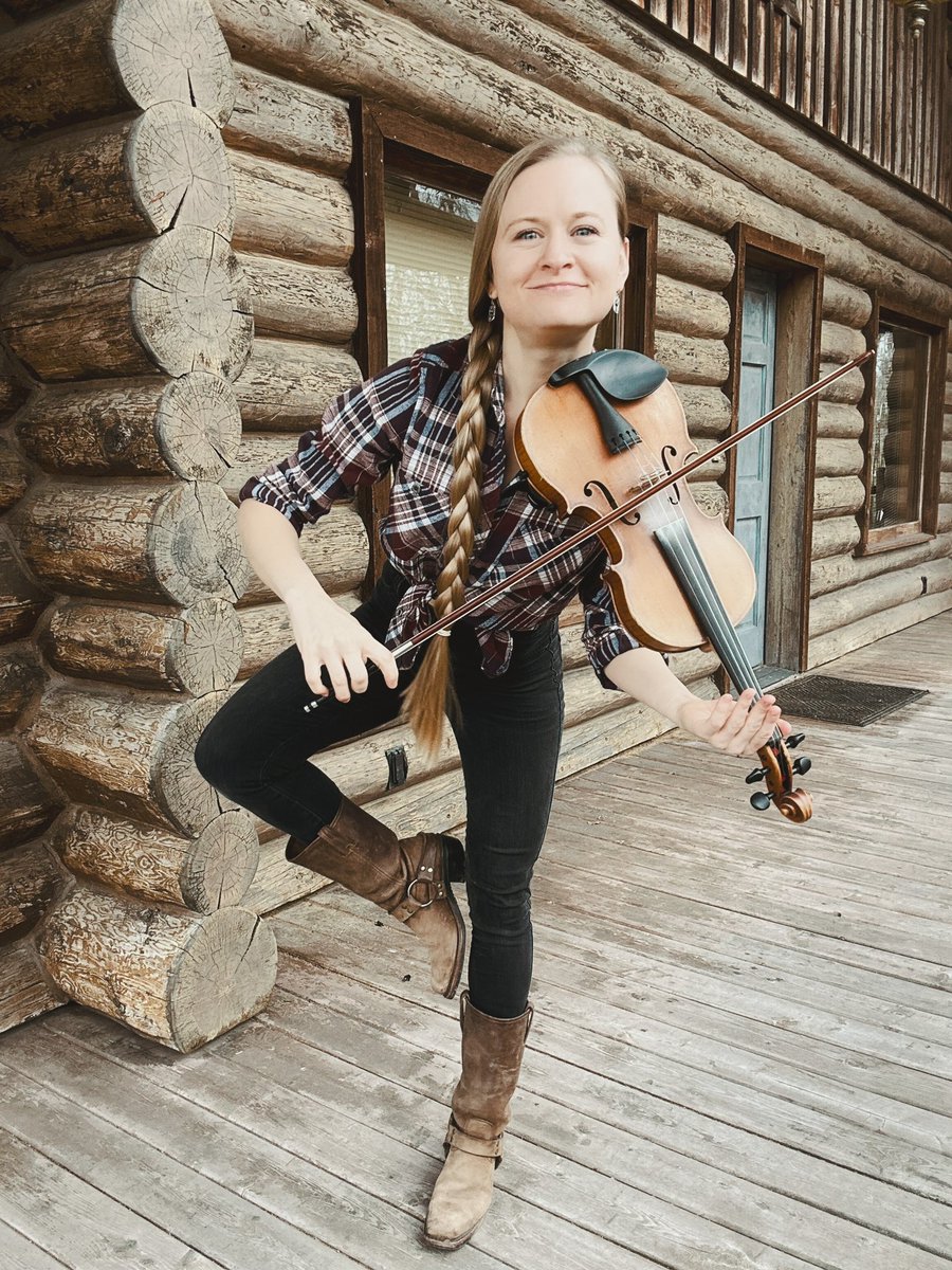 Hey Y’all 👋🏻 I’m performing here in Nashville on May 3rd at the world famous @stationinn1974! 
I hope to see ya there!
#stationinn #nashville #fiddle #fiddler #western #cowgirl #cowboyboots #fryeboots @TheFryeCompany