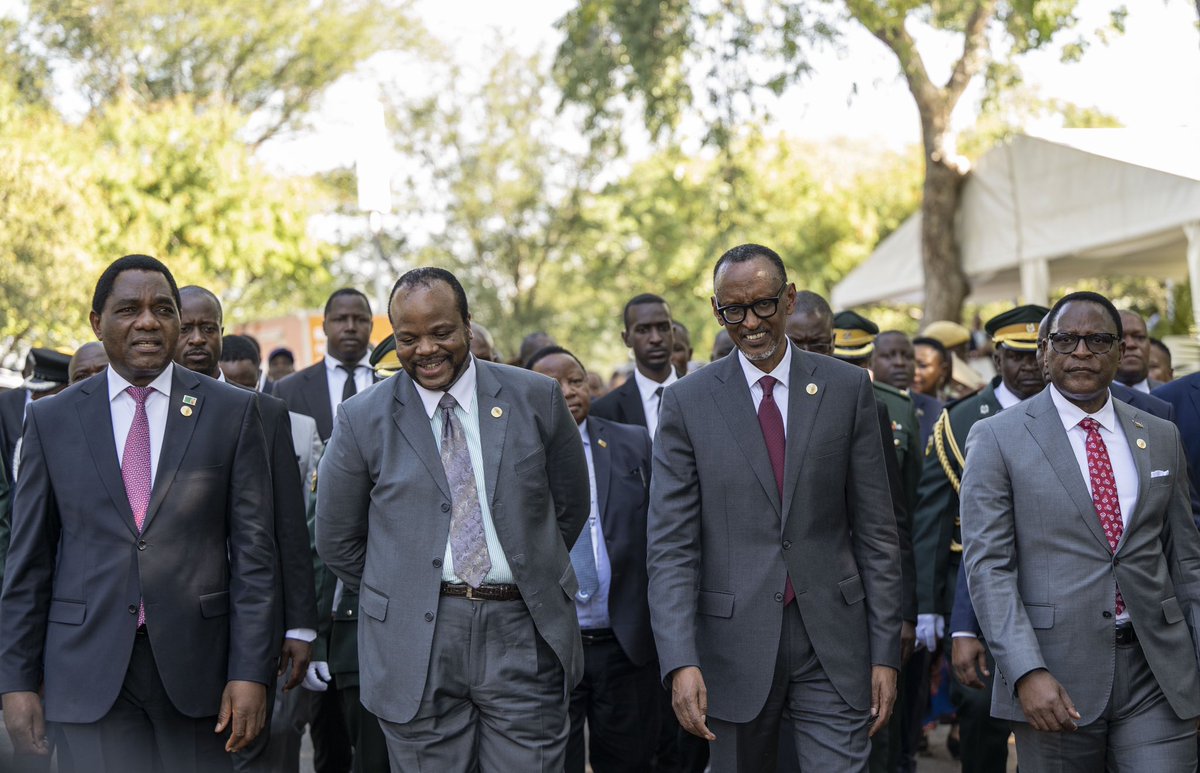 UrugwiroVillage's tweet image. This afternoon, President Kagame chaired the Smart Africa Board Meeting attended by Heads of State and their representatives from the Alliance’s 36 member countries, international organisations and global private sector players to discuss Africa’s digital agenda. #TAS2023
