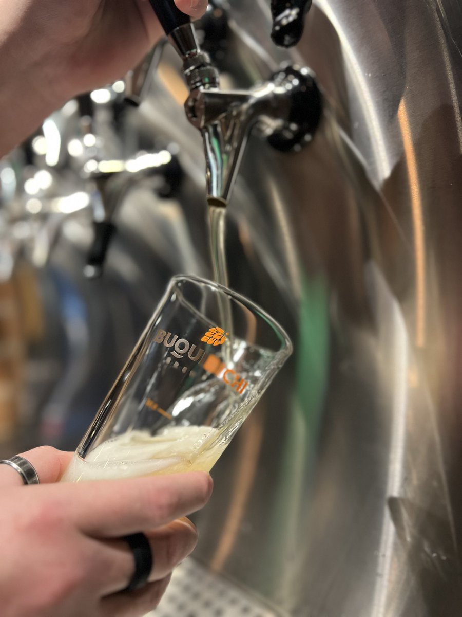 BuquiBichi's tweet photo. Tweet de apreciación de una cheve única, deliciosa 🍻:
𝗞𝗜𝗖𝗞 𝗙𝗟𝗜𝗣
ꜰʀᴜɪᴛᴇᴅ ꜱᴏᴜʀ ᴀʟᴇ
Collab con #Cardera de Ensenada 🌵.
Experimenten el sabor de una cerveza ácida con notas a limón real 🍋 zarzamora.
¡Recuerden que pueden llevarla en growler 🍻!
#BuquiBichi. https://t.co/BBREpCec91