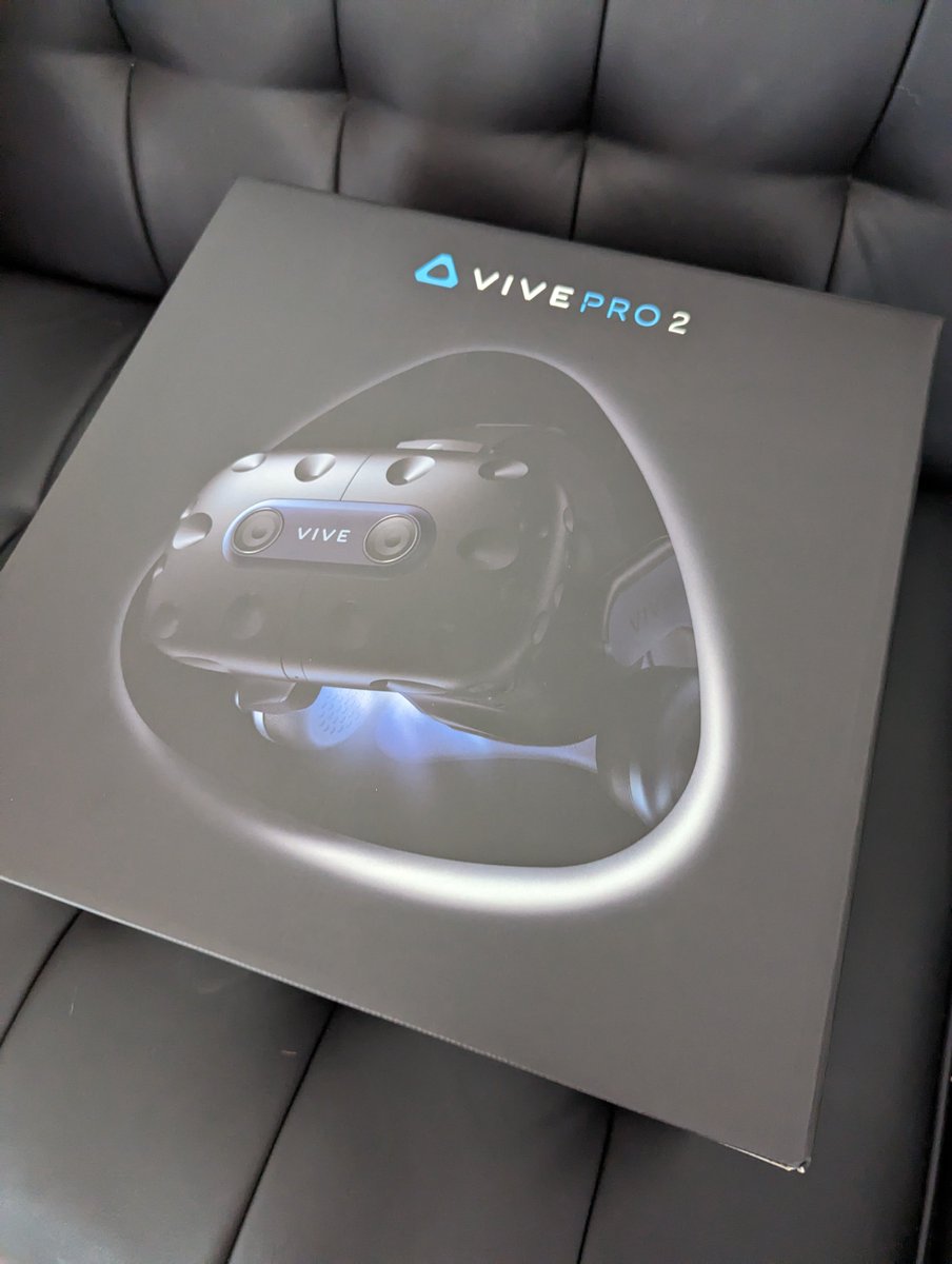 JSFILMZ0412's tweet photo. Weird UPS just delivered this. I think they got the wrong house.. @htcvive #htcvivepro2 #VR https://t.co/jLbFGeQlcY