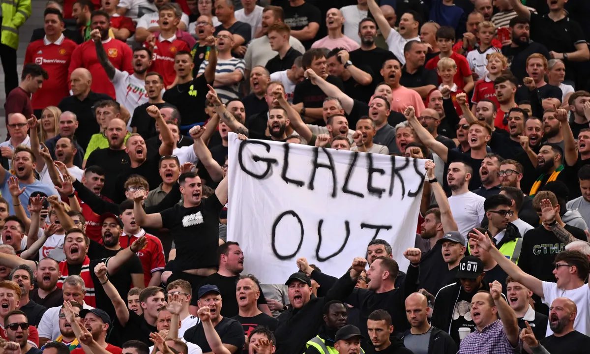 StretfordPaddck's tweet photo. Every step of the Glazer ownership has been filled with deceit and lies.

It now seems that the notion that they’re definitely selling is false.

The only acceptable outcome is a full sale. #GlazersOut https://t.co/rEy00h6Hg2