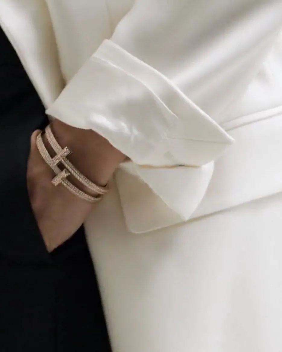 jiminpark139510's tweet photo. 군대!!!! 
#BTSJIMIN @TiffanyAndCo https://t.co/jsN9LalQ8e