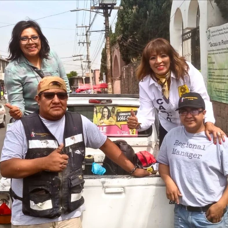CastelloPRD's tweet photo. ¡En mi querido #Ecatepec somos #valientes!
Hoy la #OlaAmarilla del @demprdecatepec, @PRDEstado y @PRDMexico camina por el pueblo de Guadalupe Victoria en apoyo a #AleDelMoral, nuestra #valiente candidata a la gubernatura.
#VotaPRD
#DalePRD
#VamosAGanar
#UnirEsResolver https://t.co/sat6DAo06v