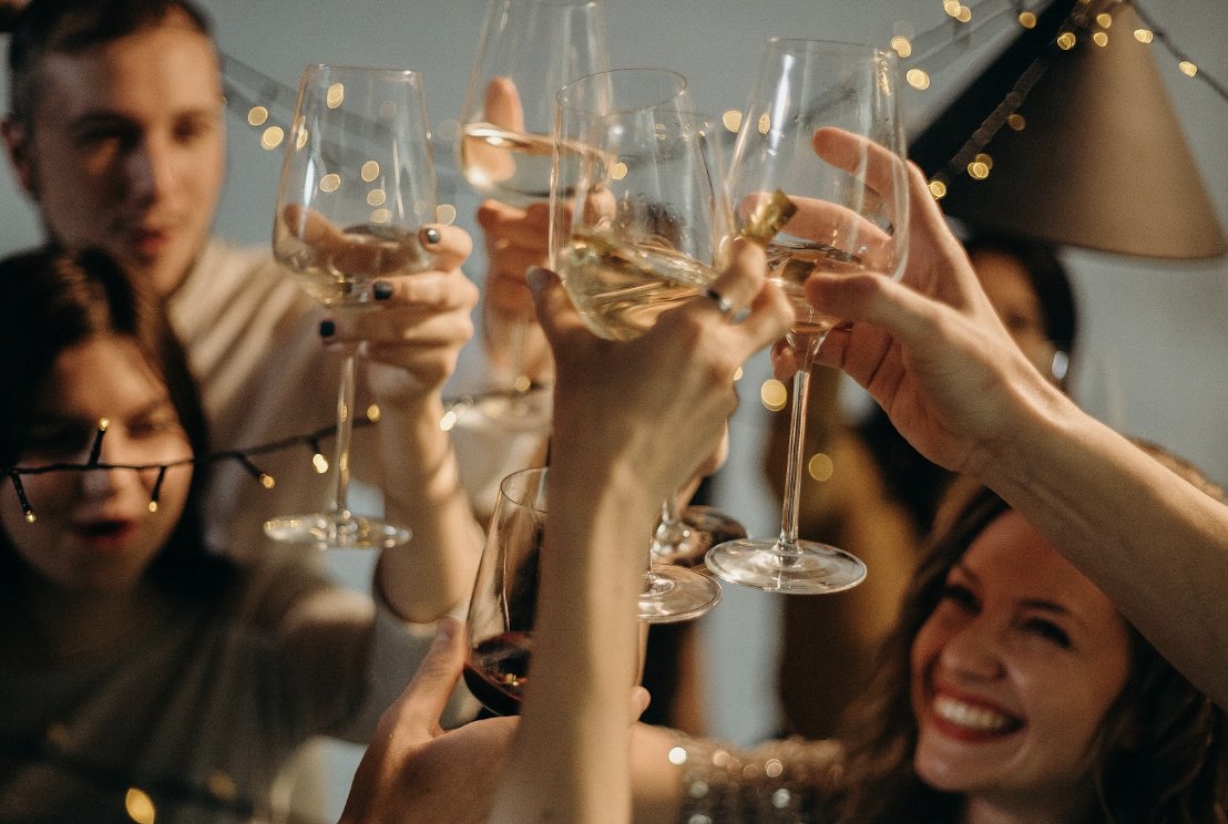 April’s an exciting month for HiredScore! We are at UNLEASH America - and are excited to celebrate HiredScore’s 10th birthday with all of you. 🎂
Stop by today at 4:15pm PST, we will be celebrating with a champagne toast and sweets at BOOTH #C236.  

#UNLEASHAmerica #10years