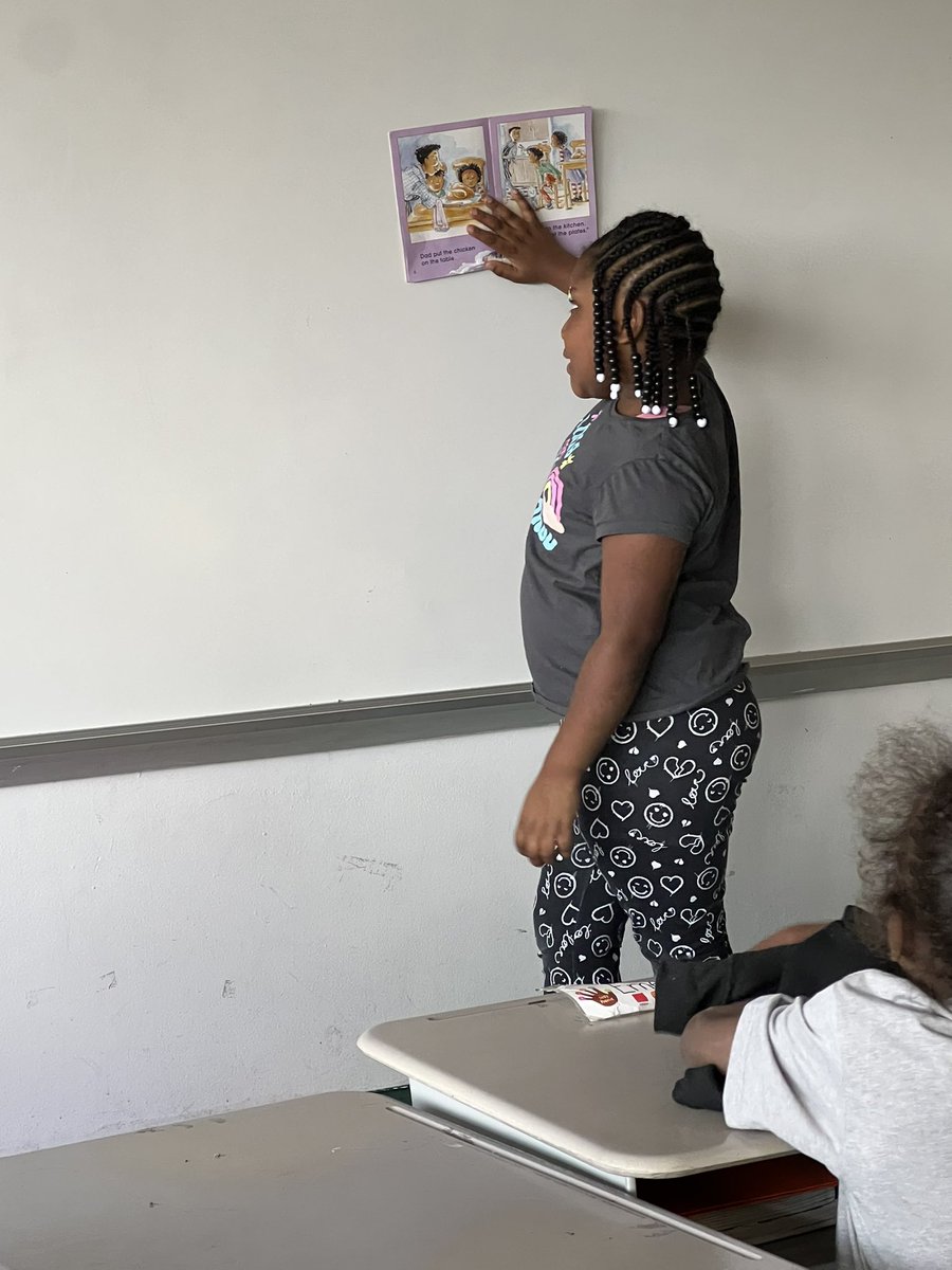 SchneiderIn1st's tweet photo. “Can I read to the class?” Of course you can! https://t.co/MhYNJNsxNN
