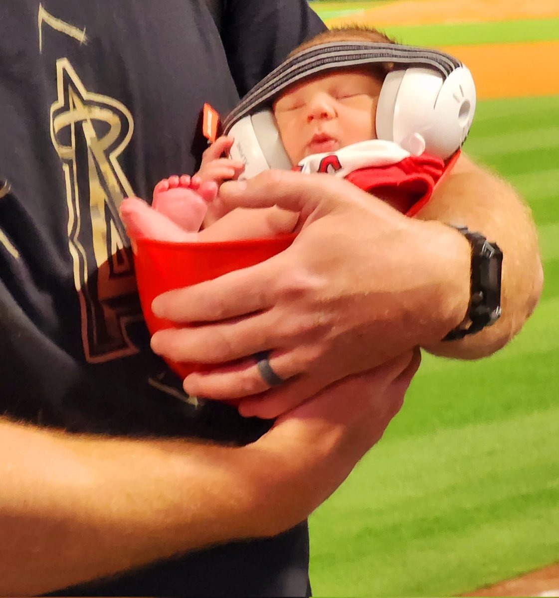 hbkush's tweet image. @JessicaHolmesTV @FrankBuckleyTV @KTLAMorningNews @KTLAnewsdesk 
Doyer babies? Meh. Halo babies come in a #nachohelmet #nachobaby @Angels @MLB #betterpic