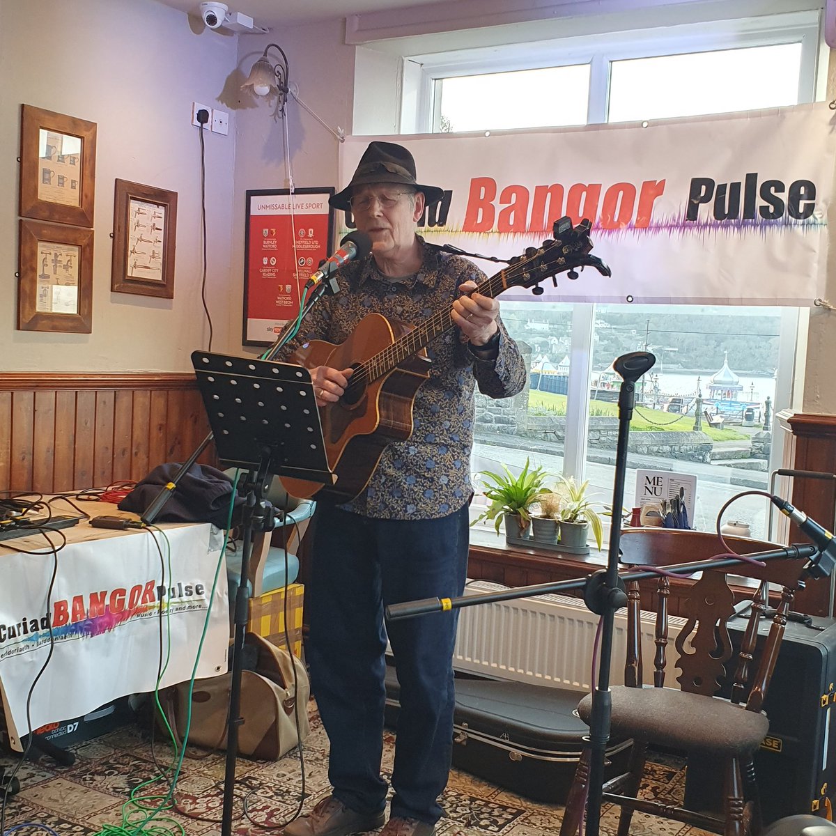 LiveMusicNWales's tweet photo. Opening night of Curiad Bangor Pulse. https://t.co/yyF3qW3qPX