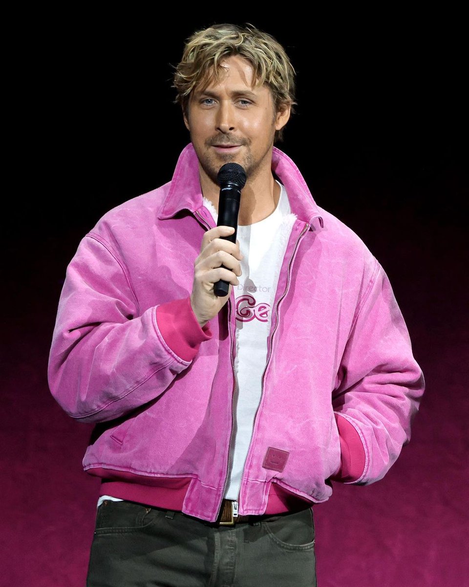CinesUnidos's tweet photo. ¡#Barbie y #Ken dijeron presente en #CinemaCon2023 💖!
Con estas imágenes seguimos convencidos... #RyanGosling y #MargotRobbie son perfectos para estos personajes 😍🎬 ¿Tú qué opinas?
#CinesUnidos #NoticiaCU #Barbie @blancica https://t.co/J7vkfCsURh
