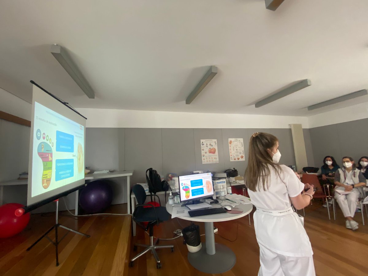 BPSOACoruna's tweet photo. A un paso de conseguir el 🎯 de formacion de #omeupe para el mes de abril. Esta mañana @CristinaSoutoM y @VeigaSeijoRaquel en 🏥 Os Mallos compartiendo conocimiento en #Cuidados
#disminución #complicaciones
#personas
#diabetes https://t.co/yHPDstxIv8