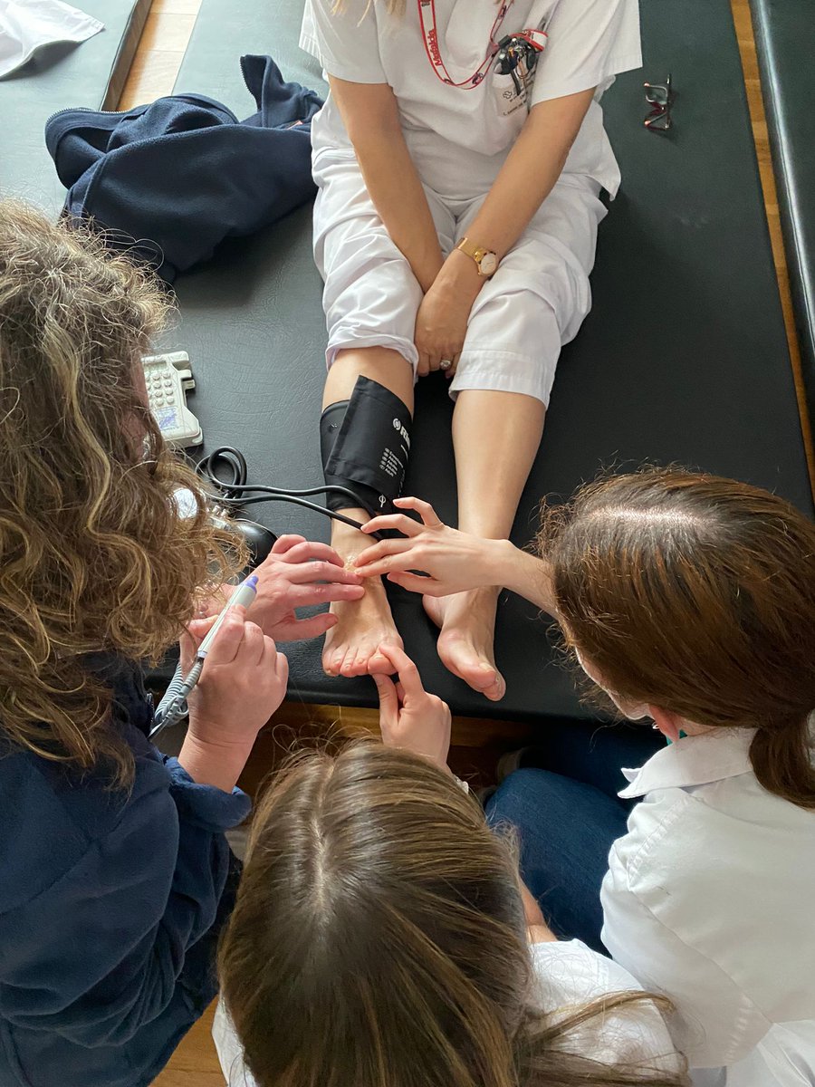 BPSOACoruna's tweet photo. A un paso de conseguir el 🎯 de formacion de #omeupe para el mes de abril. Esta mañana @CristinaSoutoM y @VeigaSeijoRaquel en 🏥 Os Mallos compartiendo conocimiento en #Cuidados
#disminución #complicaciones
#personas
#diabetes https://t.co/yHPDstxIv8