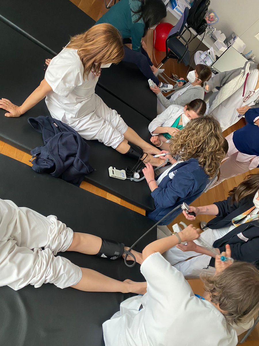 BPSOACoruna's tweet photo. A un paso de conseguir el 🎯 de formacion de #omeupe para el mes de abril. Esta mañana @CristinaSoutoM y @VeigaSeijoRaquel en 🏥 Os Mallos compartiendo conocimiento en #Cuidados
#disminución #complicaciones
#personas
#diabetes https://t.co/yHPDstxIv8