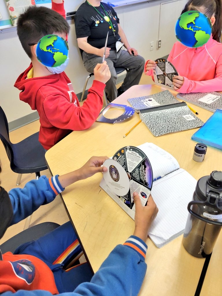 AndreaDeTerra's tweet image. Today, we had a great presentation by @jennifer_kirkey, Instructor at the Department of Physics and Astronomy at Douglas College, about understanding the scale and characteristics of planets in our solar system! She brought us some fun star maps to use when looking up at night!