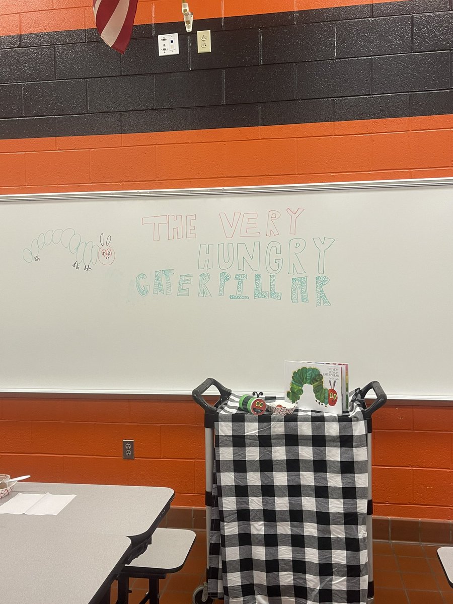 WreckerCafe's tweet photo. Pre-K learned about the hungry caterpillar and healthy snacks. Students crafted  a butterfly made from, celery, peanut butter , and apple slices after they were read “The Very Hungry Caterpillar” by Eric Carle #TNGfeedsKids #TNG https://t.co/VHxouX4Cbl
