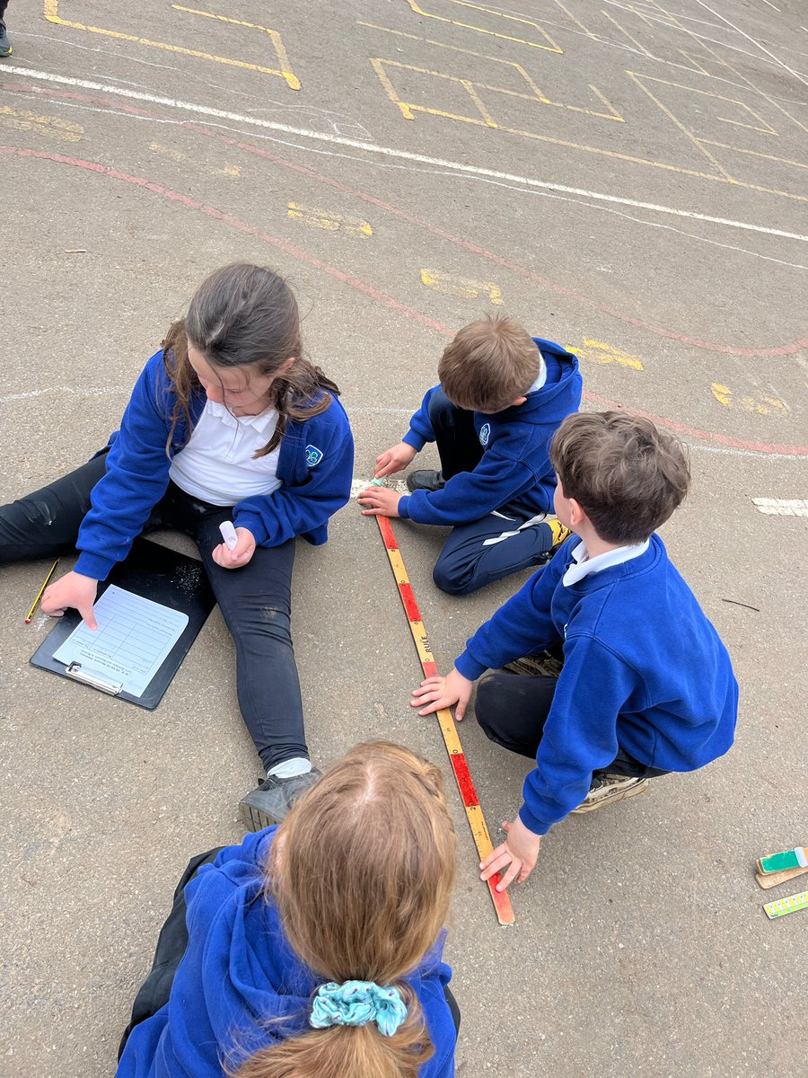 gilwern_school's tweet photo. Enjoying fresh air and teamwork using our beautiful school grounds to estimate and measure in metres - well done #GilwernYear2 #walesoutdoorlearningweek @_OLW_ #mathsnumeracy https://t.co/wKmPzmVDgm