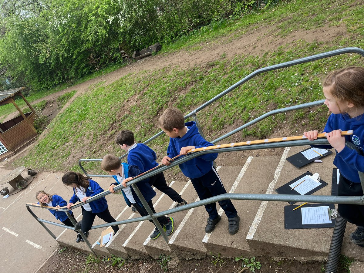 gilwern_school's tweet photo. Enjoying fresh air and teamwork using our beautiful school grounds to estimate and measure in metres - well done #GilwernYear2 #walesoutdoorlearningweek @_OLW_ #mathsnumeracy https://t.co/wKmPzmVDgm