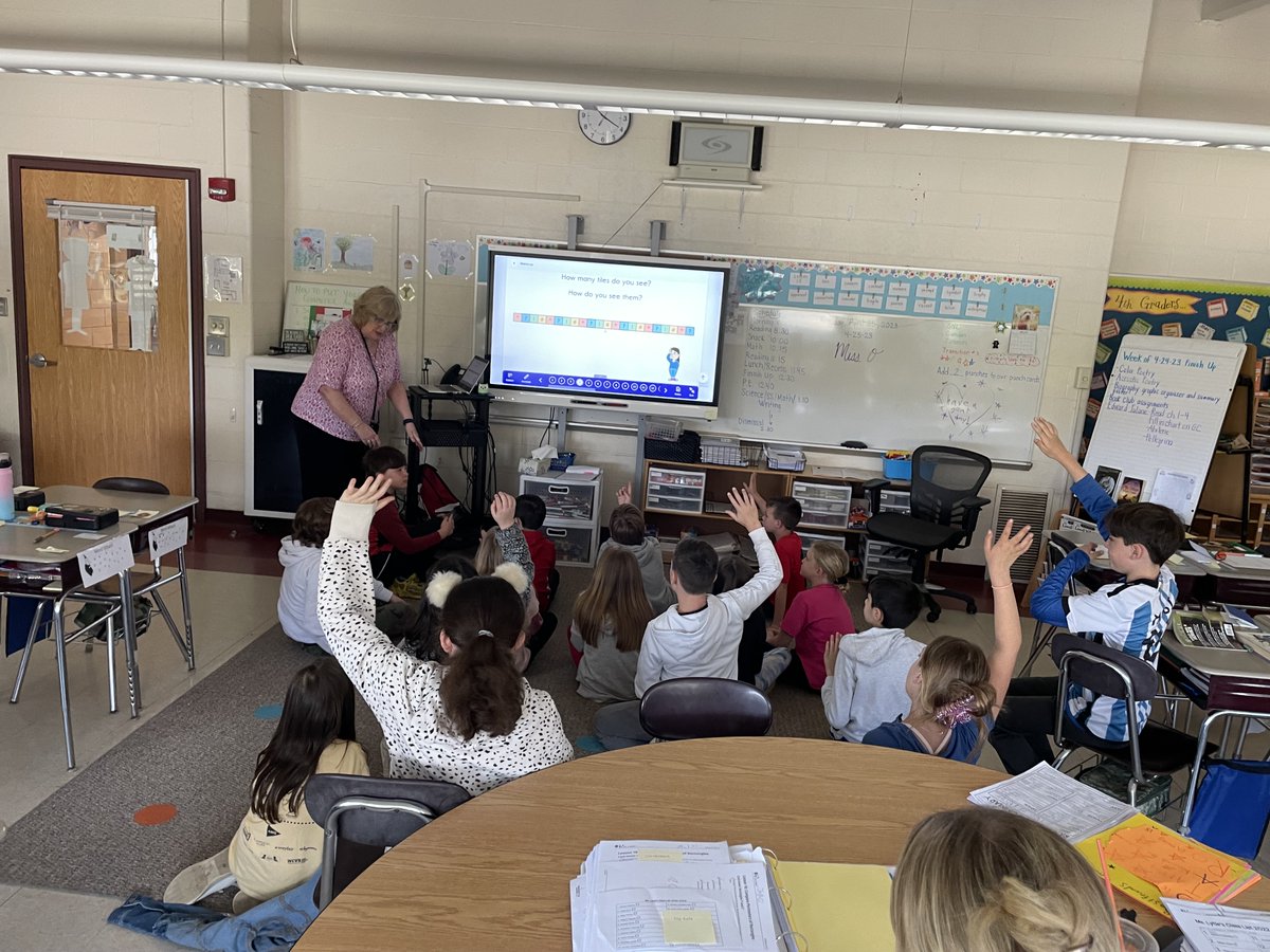 awesome math convos at ⁦<a href="/BarrowsSchool/">Barrows Elementary School</a>⁩ with ⁦<a href="/mdoconnell16/">Maureen O’Connell☮️</a>⁩