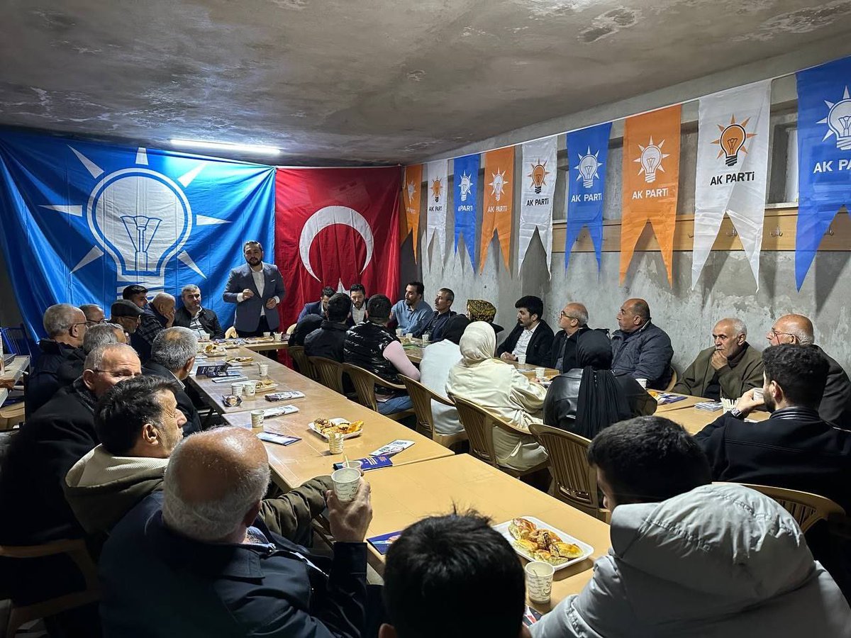 yilmazmcht's tweet photo. Gürgendağ Mahallesindeyiz…

Gece gündüz demeden, saat sınırı olmaksızın sahadayız, vatandaşlarımızla birlikteyiz. Mahalle buluşmalarını ayrı seviyoruz.

Bu akşam da birbirimize söz verdik, 14 Mayıs’ta inşallah tarih yazacağız. https://t.co/vIgV1CES4x