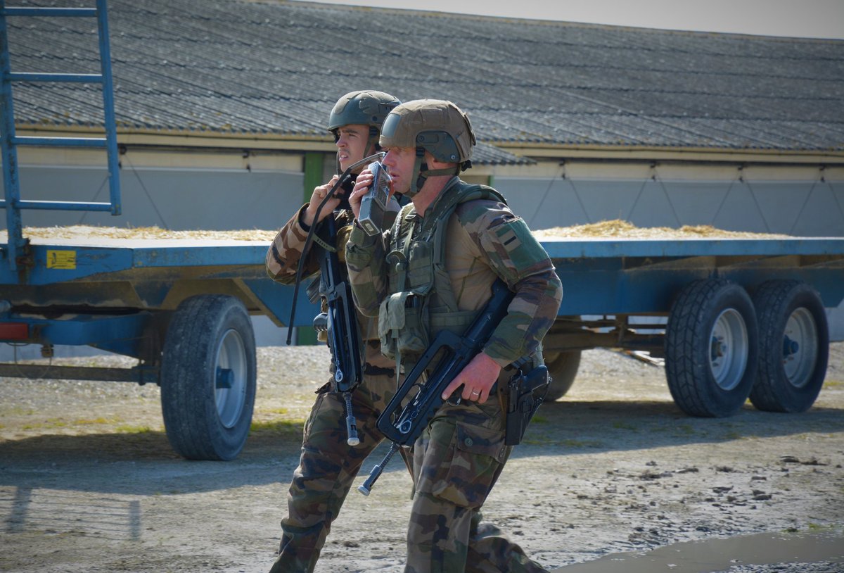 2brigadeblindee's tweet photo. 🔵🟡 Exercice #ORION23

🚨 L'ennemi est repéré aux abords du poste de commandement de la brigade 🚨

➡️ 1. Tous aux postes de combat 
➡️ 2. Démontage du poste de commandement 
➡️ 3. Départ pour un redéploiement dans une zone plus sûre

#AuContact
#DeCombat
#PrépaOps https://t.co/SwQheTMN5p
