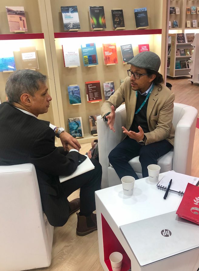 REUDEcuador's tweet photo. Bolivar Lucio, presidente de #REUDE y editor de @IAENUniversidad en @FILBogota conversa con Juan Felipe Córdova, Director Editorial de la Universidad del Rosario. El fortalecimiento de #redes es clave para potenciar la #edición #universitaria
@URosario
@AsociacionEULAC https://t.co/R2MoeoBAkG