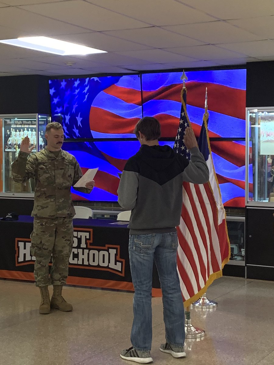 EHS_SCCSD's tweet photo. Brody Comstock signing with the 185th Air National Guard https://t.co/kmqAL2DSSd