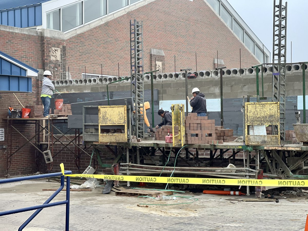 aztecwaterman's tweet photo. #DetroitCesarChavezHS🚧 Mejorando cada día • Better and better, day by day✌🏾 #AztecEagles https://t.co/PLFzxuG5AO