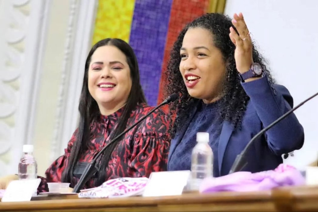 MinMujerVe's tweet photo. 🇻🇪 Ministra del Poder Popular para la Mujer y la Igualdad de Género, Diva Guzmán hizo presencia en el primer encuentro nacional de la Red Bolivariana de Mujeres Parlamentarias, desde el Hemiciclo Protocolar del Palacio Federal Legistalivo. https://t.co/7v4ZURNBRo