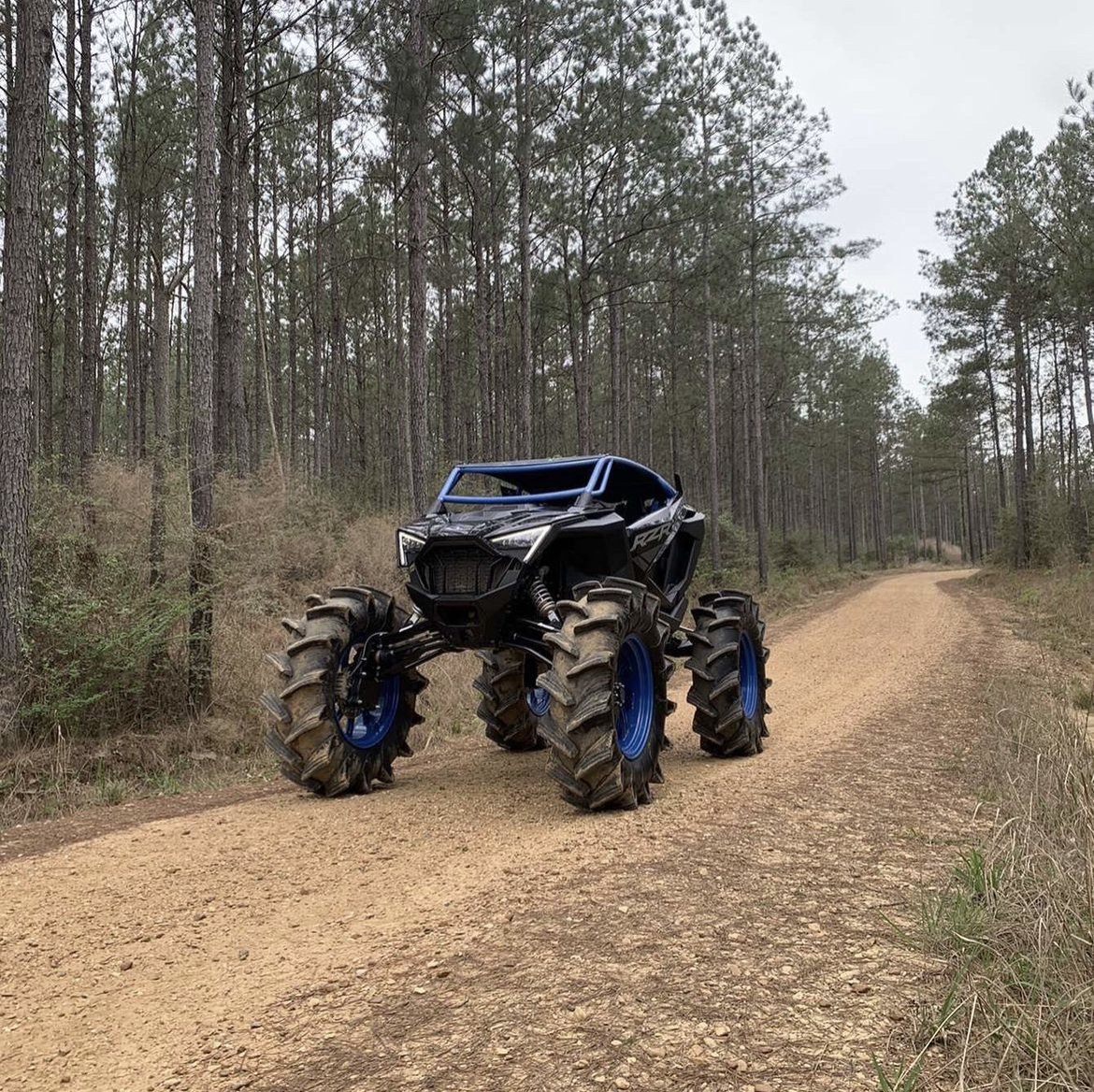 superatvtweet's tweet photo. โ Quite the trail rig that @yaya_stromeyer has built out of this @PolarisRZR #ProXP! ๐ Who's going wheelin' this weekend? ๐โโ๏ธ๐โโ๏ธ #LetsRide #GearDrivenPerformance โป: @southern_mudd_slingers
#superatv #satv #satvnation #satvsuspension #mudding #mudtires #bountyhole #offroading https://t.co/bSZ3Ypp3di