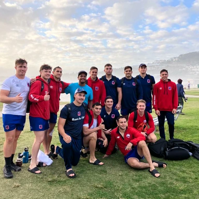 chilerugby's tweet photo. Nuestros Cóndores 7s, aún en tierras Sudafricanas, pronto a disputar la segunda etapa del WR Sevens Challenger Series 🇿🇦

"Les queremos mandar un gran saludo al #16🇨🇱, estamos muy agradecidos de quienes se han levantado temprano para apoyarnos en los encuentros"
#condores7s https://t.co/TExzGaeThj