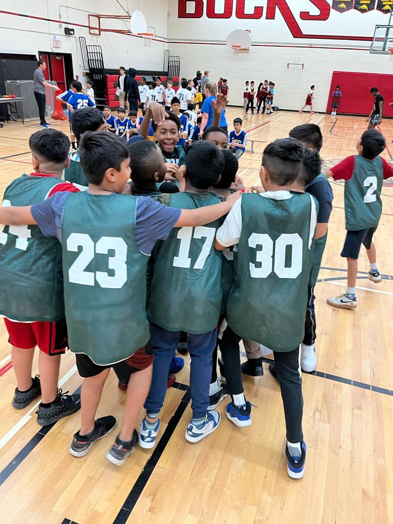 Copeland_PS's tweet photo. We were showing our school spirit AND our fantastic skills on the court today! Go Coyotes Go!!! https://t.co/6bpf8XA665